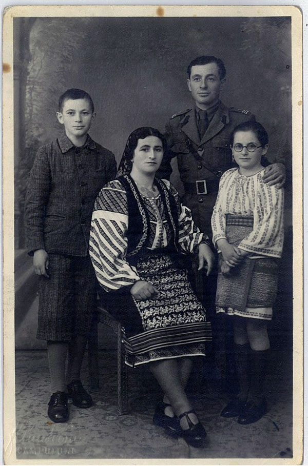 Mai 1943, Familia Moldoveanu